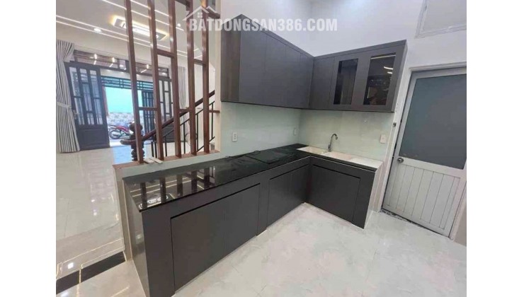 65m2 ngang lớn 5.5m, nhà 3 tầng ngay Tân Kỳ Tân Quý, hẻm 4m chỉ nhỉnh nhẹ 5Đ
